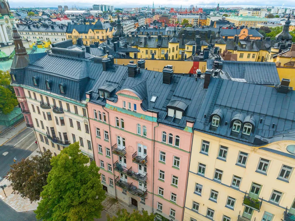 Svart plåttak i Stockholm